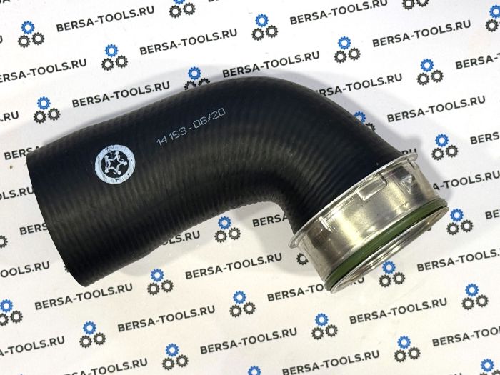 Нижний патрубок трубопровода наддувочного воздуха BMW E83 (11613415784)