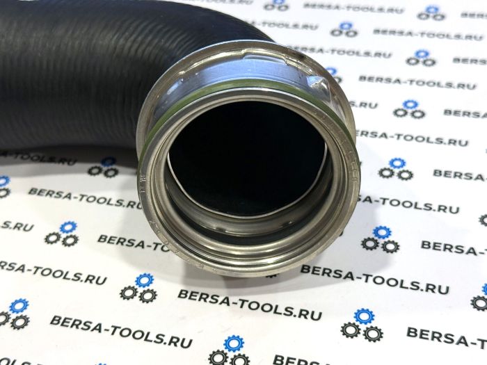 Нижний патрубок трубопровода наддувочного воздуха BMW E83 (11613415784)