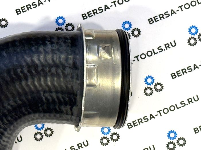 Нижний патрубок трубопровода наддувочного воздуха BMW E83 (11613450222, 11613405535)