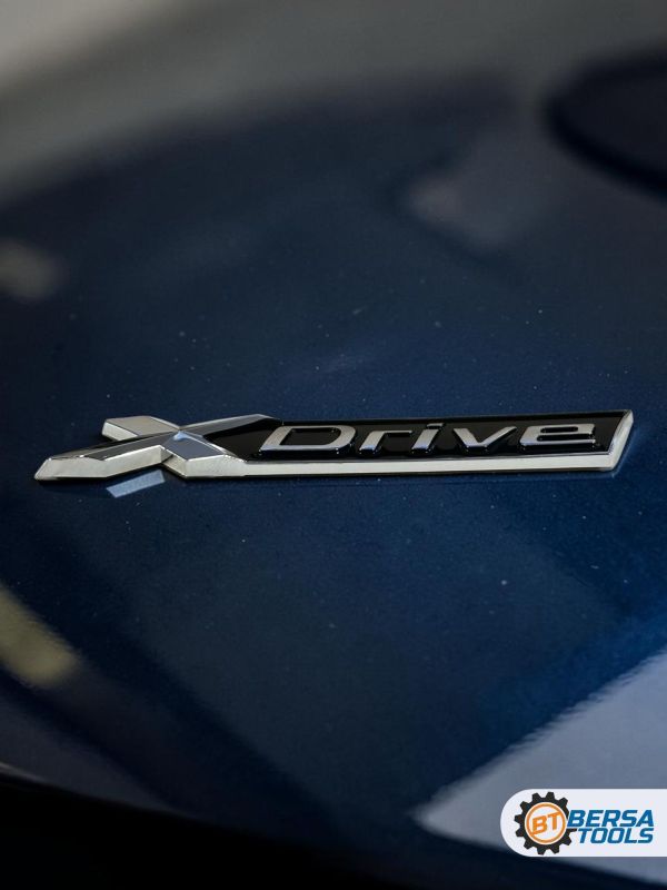 Шильдик наклейка X drive 10.5 х 1.5 см, серебро