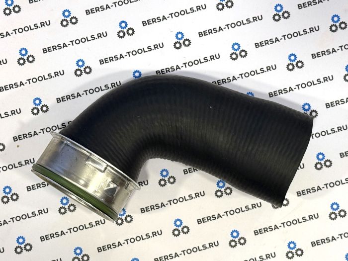 Нижний патрубок трубопровода наддувочного воздуха BMW E83 (11613415784)