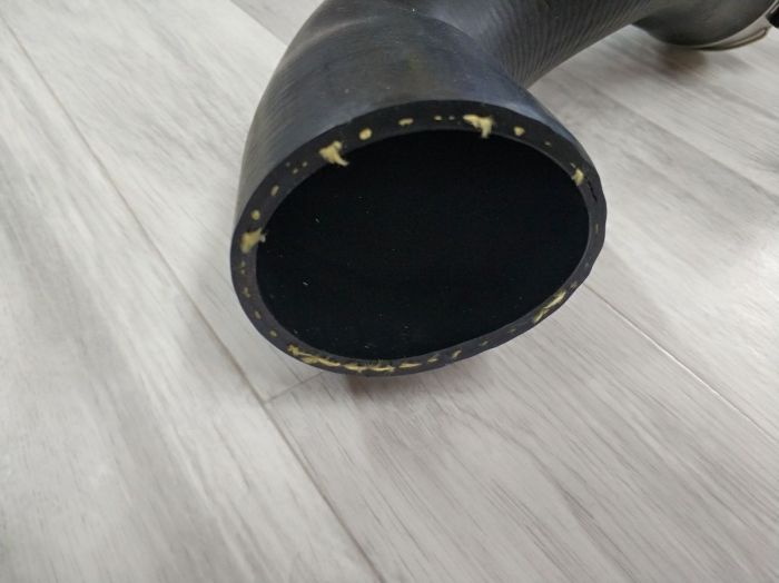 Патрубок системы турбонаддува BMW F30, F31, F20, F21 (13717597587)