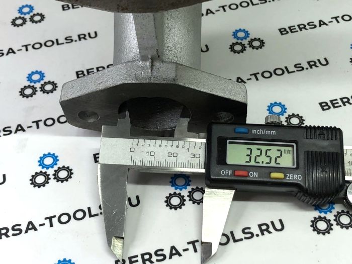 Чугунный выпускной коллектор VW 2.5 TDI для механической коробки передач (070253017A)