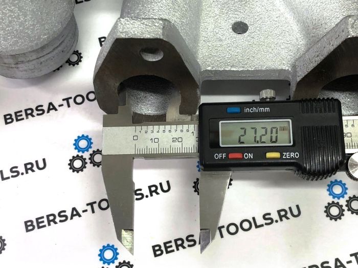 Чугунный выпускной коллектор VW 2.5 TDI для механической коробки передач (070253017A)