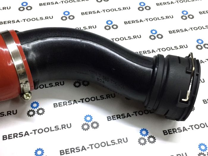 Патрубок интеркулера BMW E70, E71 (13717583716)