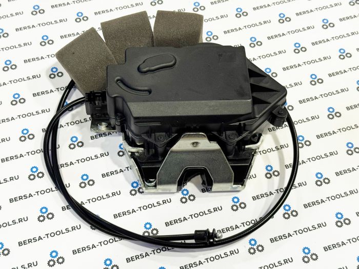 1647400735 door lock actuator