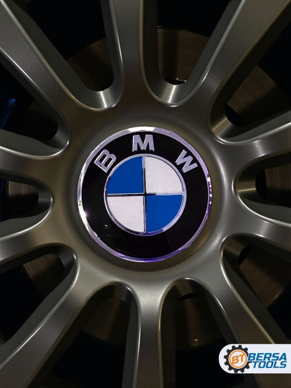 Наклейки на колесные диски, 65 мм, BMW сине-белые (5 шт)