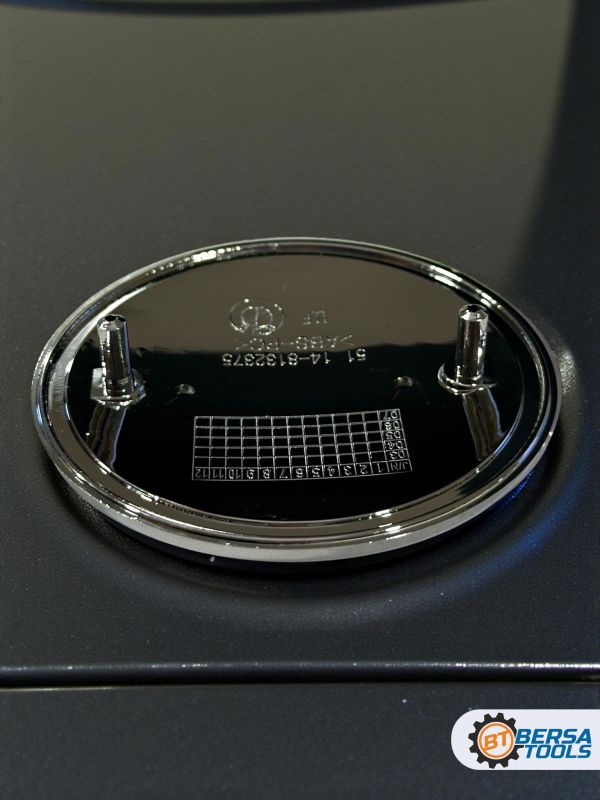 Эмблема BMW карбон черно-серебро 82 мм (51148132375)