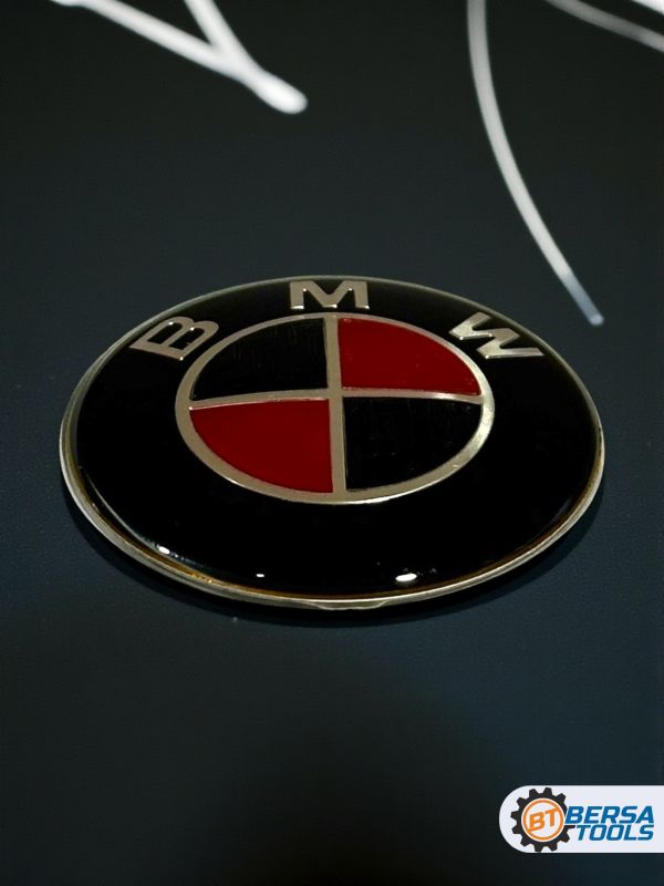 Эмблема в руль BMW, 45 мм, черно-красная