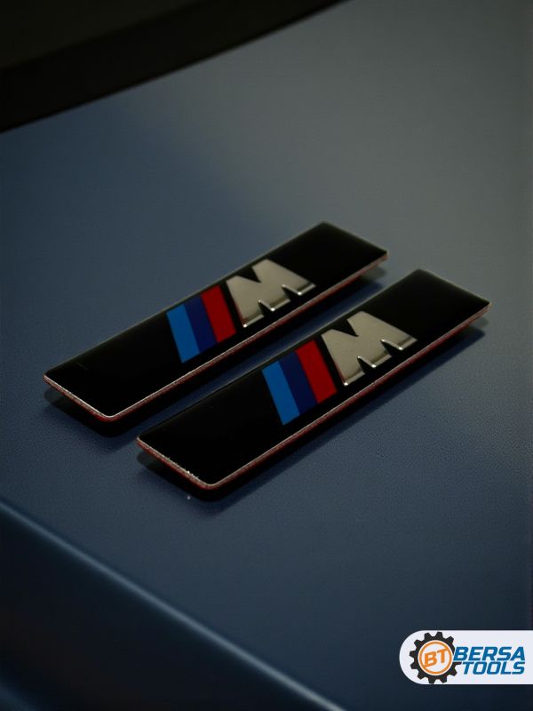 Эмблема M на крыло, 6х1.4 см