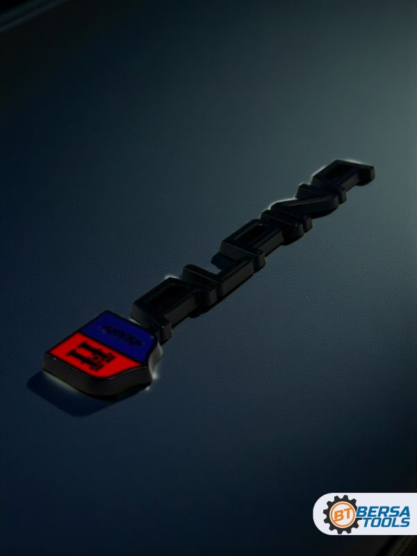 Металлический шильдик Alpina,13.5 х 2.3 см, черный