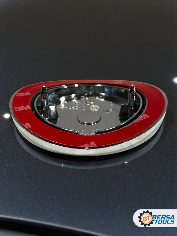 Эмблема багажника BMW X5 Е70 черно-белая (51147157696) 99 мм