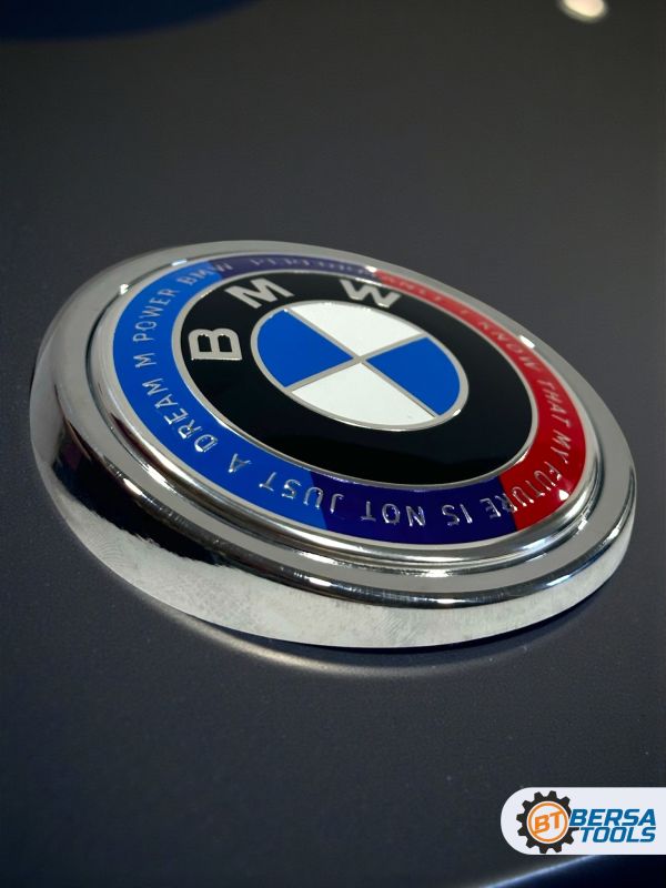 Эмблема BMW с надписью (51147294465) 99 мм