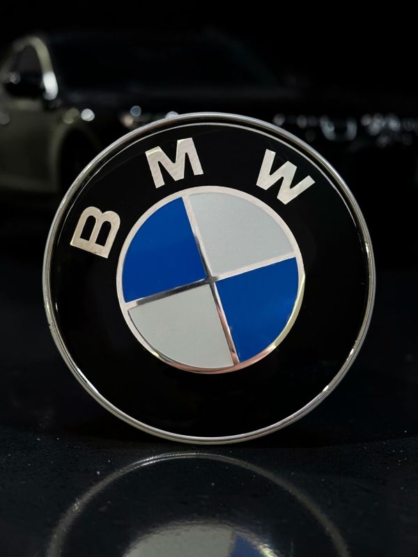 Эмблема BMW 74 мм (51148203864) сине-белая