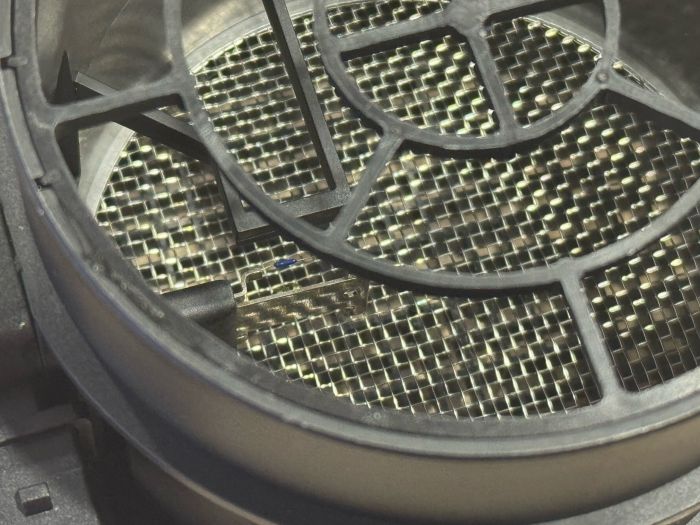 Дaтчик маccовoго paсхoда вoздуxа (ДМРВ) BMW M54 (13627567451, 5WK96132Z)