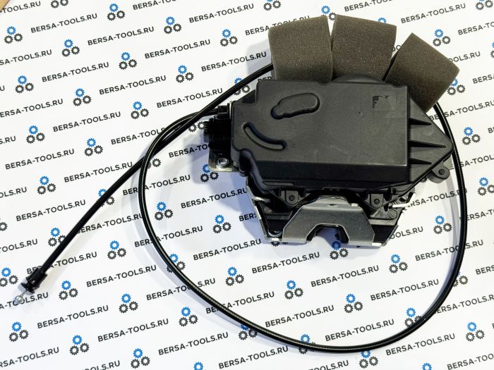 1647400735 door lock actuator