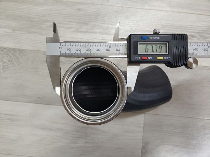 Патрубок трубопровода наддувочного воздуха BMW E90, E91, E92 (11618506078)