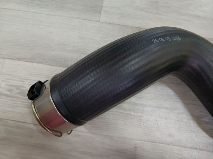 Патрубок системы турбонаддува BMW F15 11618515639