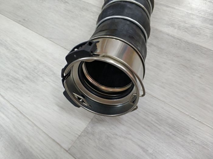 Патрубок системы турбонаддува BMW E81, E82, E87 (11617797480)