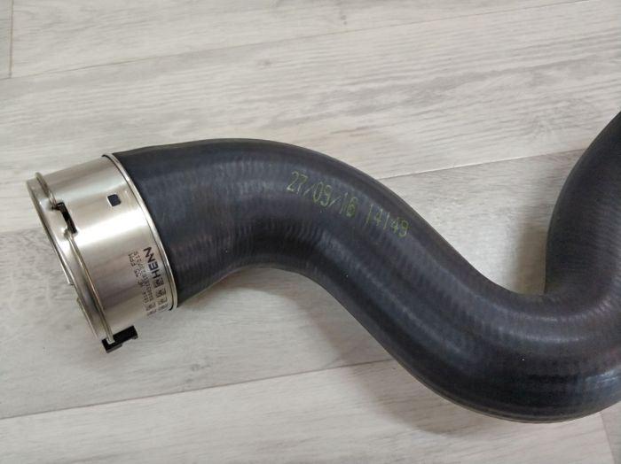 Патрубок интеркулера  BMW E90, E91, E92, E93, E84 (11618513289)
