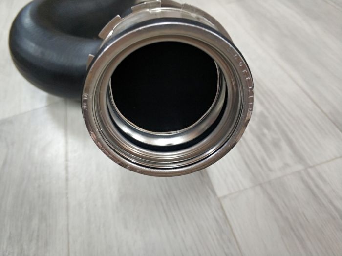 Патрубок интеркулера  BMW E90, E91, E92, E93, E84 (11618513289)
