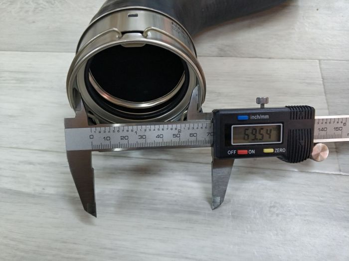 Патрубок интеркулера  BMW E90, E91, E92, E93, E84 (11618513289)