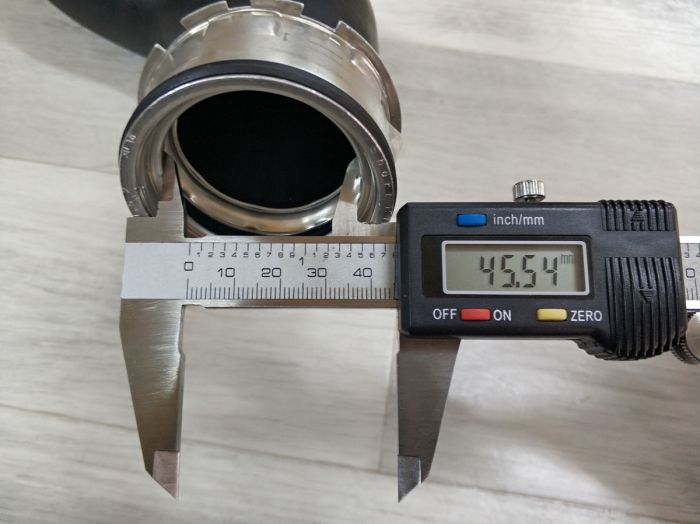 Патрубок интеркулера  BMW E90, E91, E92, E93, E84 (11618513289)