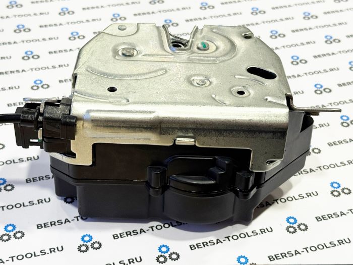 1647400735 door lock actuator