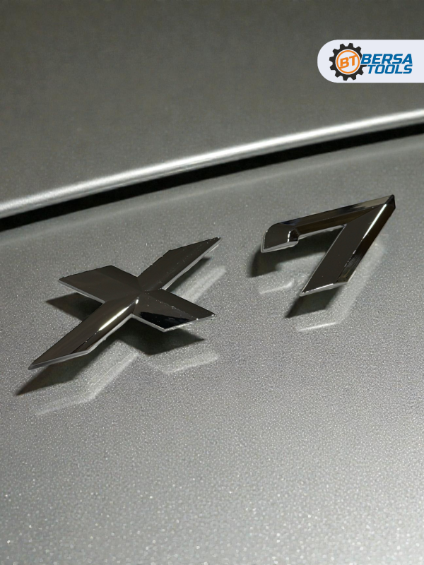 Эмблема пластиковая BMW X7 серебро 15х3 см