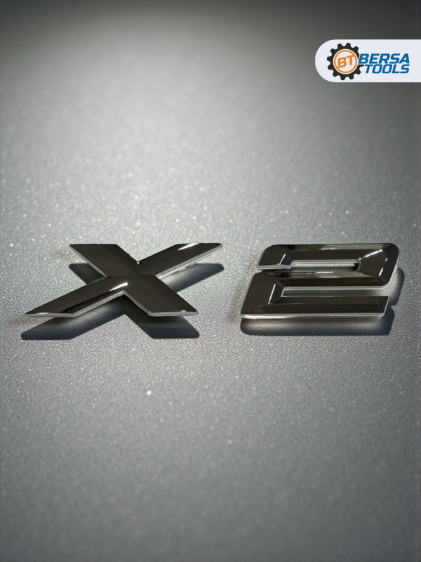 Эмблема пластиковая BMW X2 серебро 15х3 см