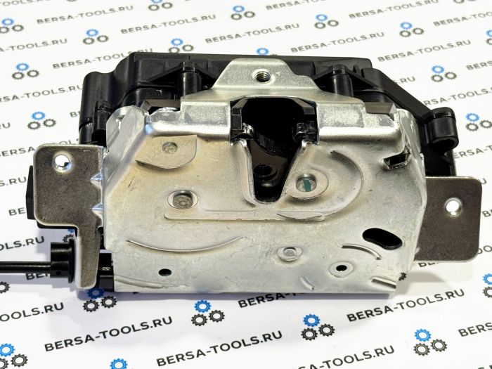 1647400735 door lock actuator